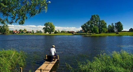 Как деревенские жители изгнали браконьеров с местного озера. Такое могли придумать только в России