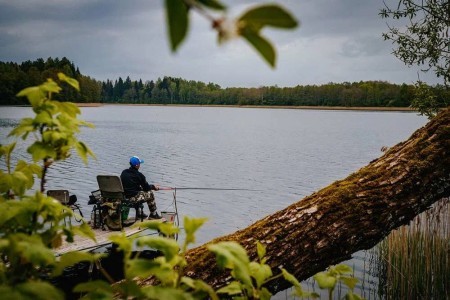 Секреты успешной ловли рыбы на поплавок в апреле: рекомендации опытного рыболова
