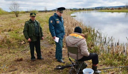 Многие рыбаки потрошат рыбу на берегу, как это помогает избежать проблем с рыбнадзором