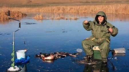 Аксессуары для зимней рыбалки — что нужно?