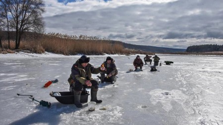 Обязаны ли российские рыбаки надевать спасжилет выходя на лёд, как в Беларуси?