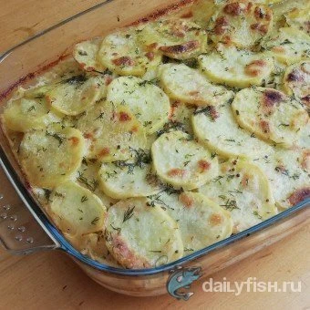 Маринованный минтай, запеченный в картофельно-луковой шубе