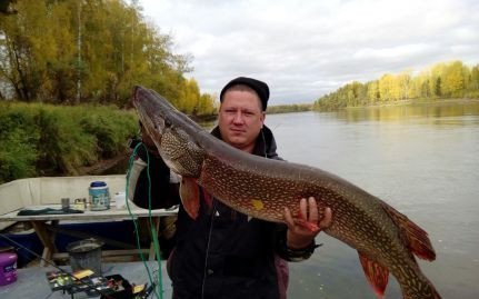Рыбалка на реке Чулым с Максимом Чирковым